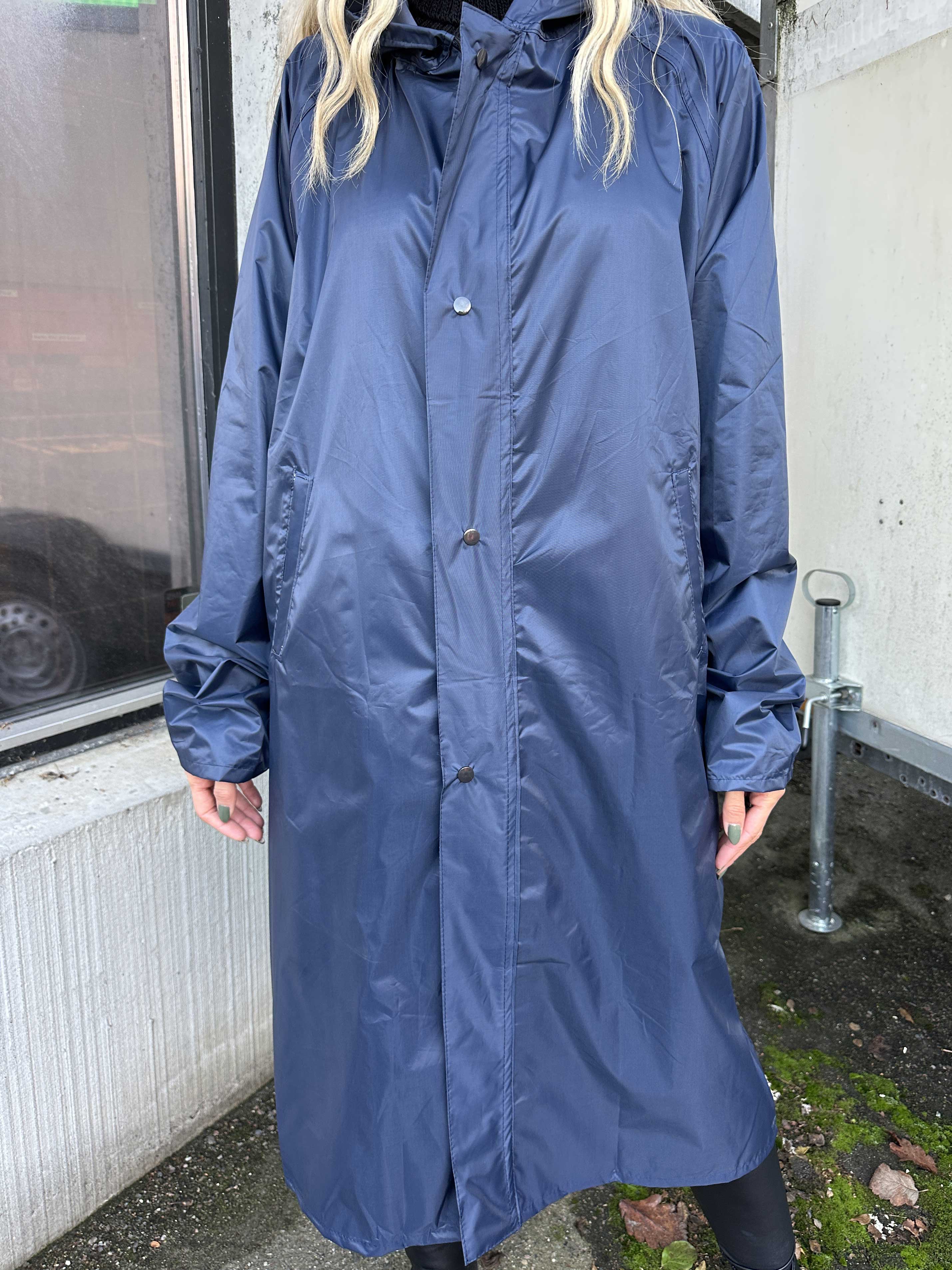 Reina - Regnjakke med hætte